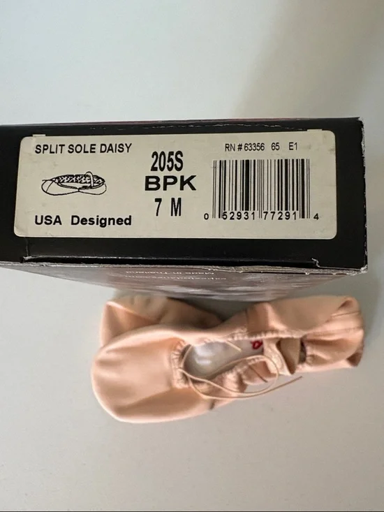 Capezio Ballet Flats in Light Pink Split sole Daisy - Picture 2 of 4